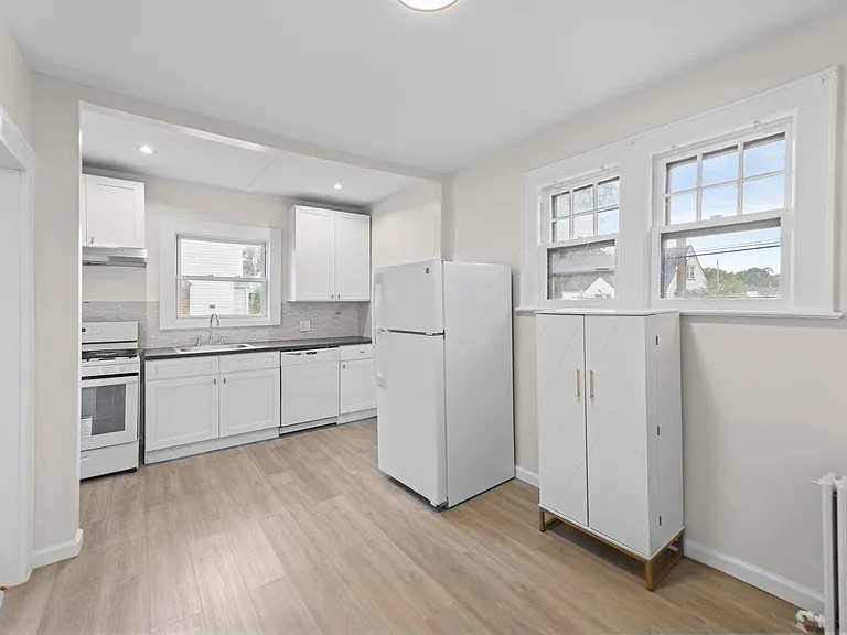 2215 N Wood Ave — Photo 9
