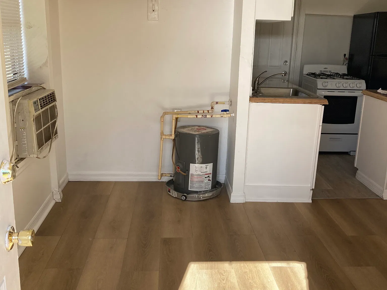Studio, 400 sqft, $1,150 — Photo 3