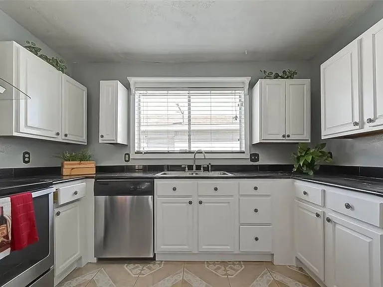 10431 Odessa Dr — Photo 16