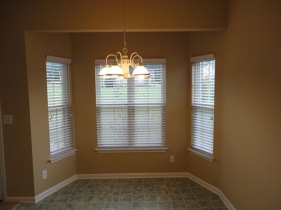 3rd image of 225 Glen Crest Dr