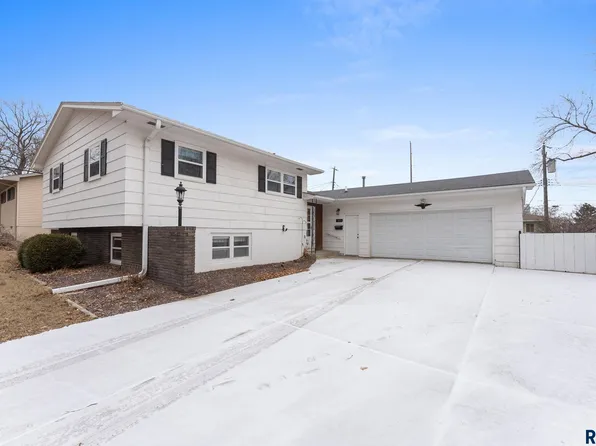 3004 S 10th Ave, Sioux Falls, SD 57105