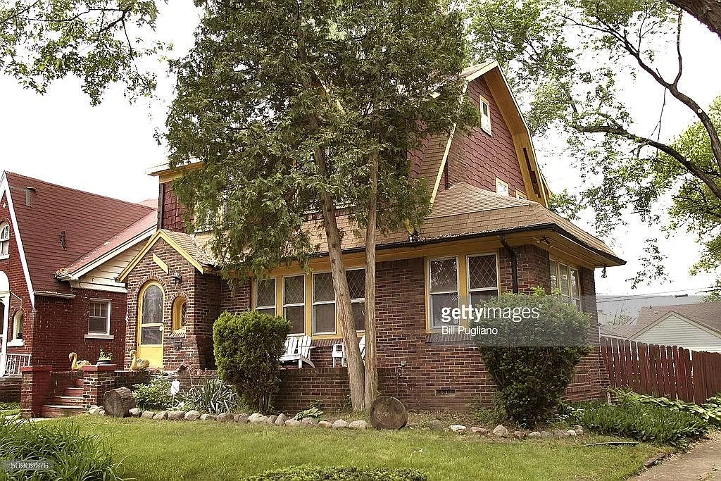 5 bed, 2000 sqft, $1,500 — Photo 2