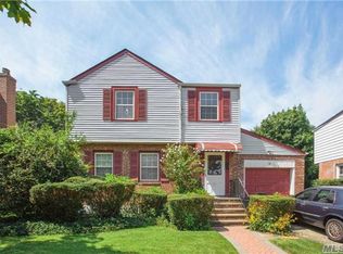 10 Elderberry Ln, Valley Stream, NY 11581