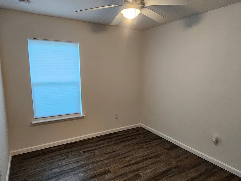 1303 Hickory St — Photo 5