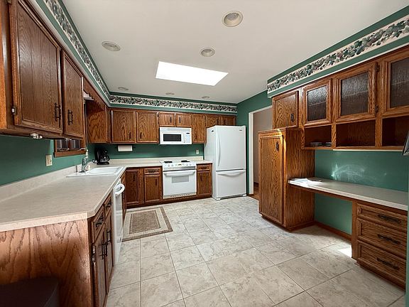 4th image of 8235 Prince Charming Ln