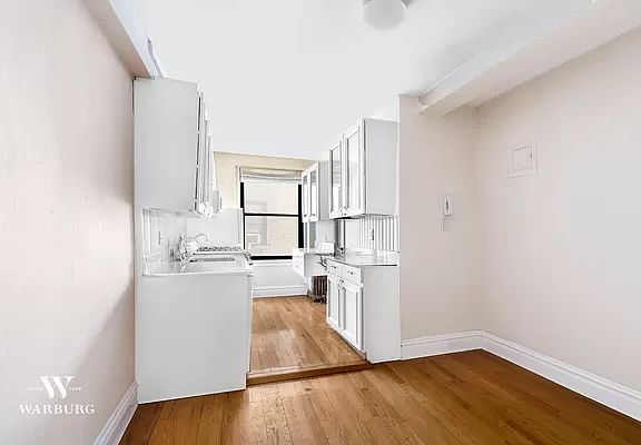 4th image of 40 W 77th St #1C