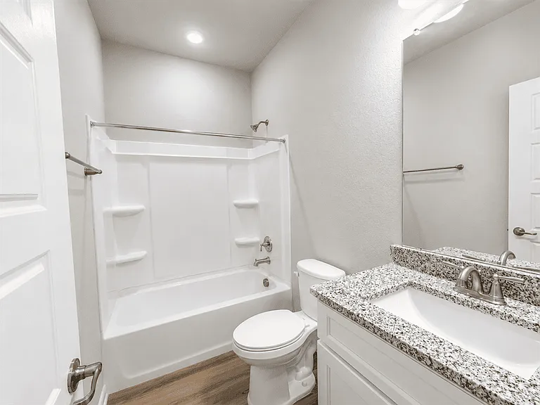 7204 Magnolia Crk #101 — Photo 9