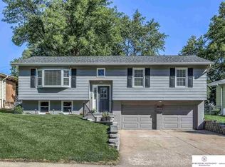 8842 Holmes St, Omaha, NE 68127