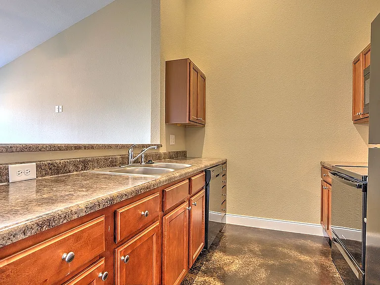 73 Sutter Pl — Photo 8