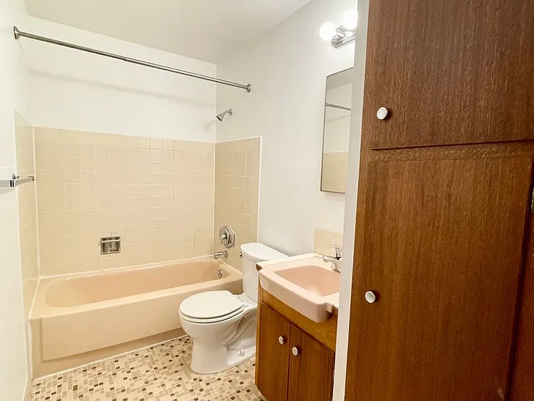 Escolier Apartments — Photo 29