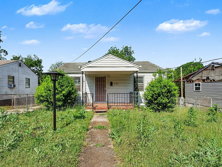 4720 40th Pl N — Photo 1