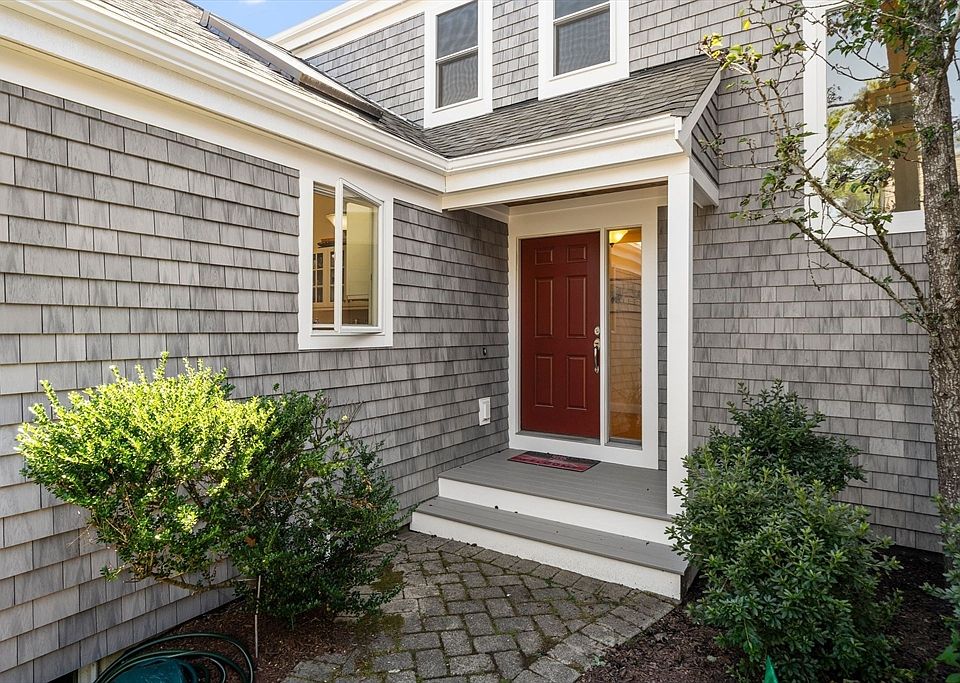 1st image of 8 Hutchens Mews Unit 8