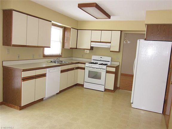 4th image of 1183 Grovewood Dr