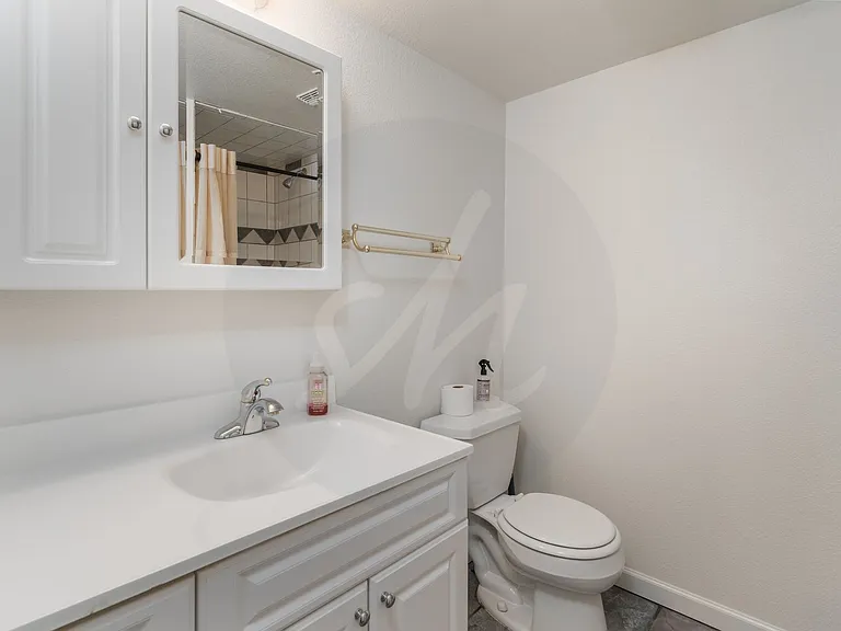 565 Wycliffe Dr — Photo 22