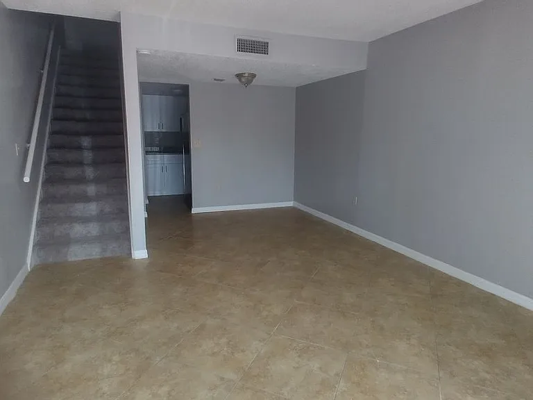 4149 S Semoran Blvd #17 — Photo 3