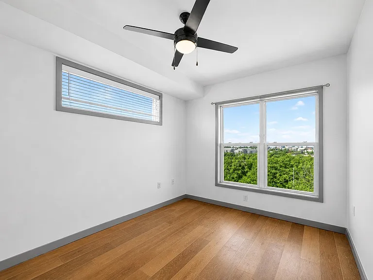400 Herron Dr #21 — Photo 17