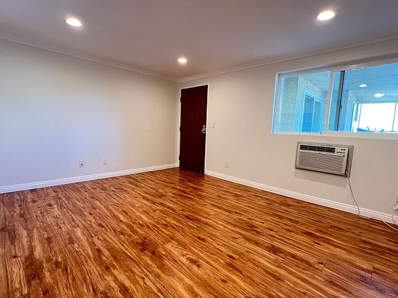 3rd image of 456 W 11th St APT 5