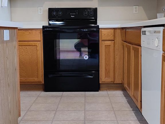 5th image of 144 E River Dr