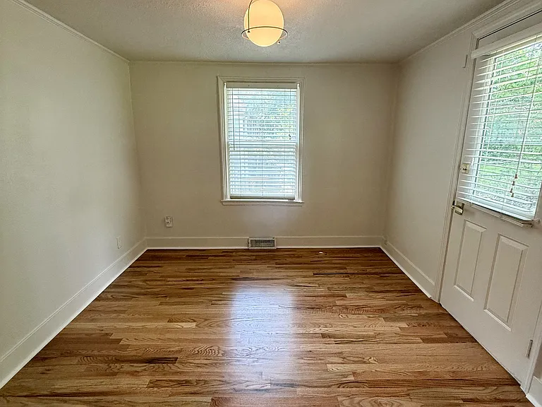 7724 Walnut St — Photo 10