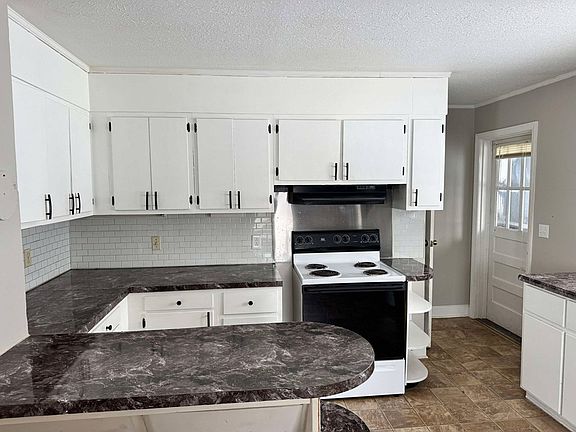 4th image of 259 Hilltop Dr