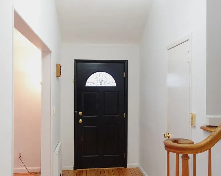 60 Waterbury Ln — Photo 2
