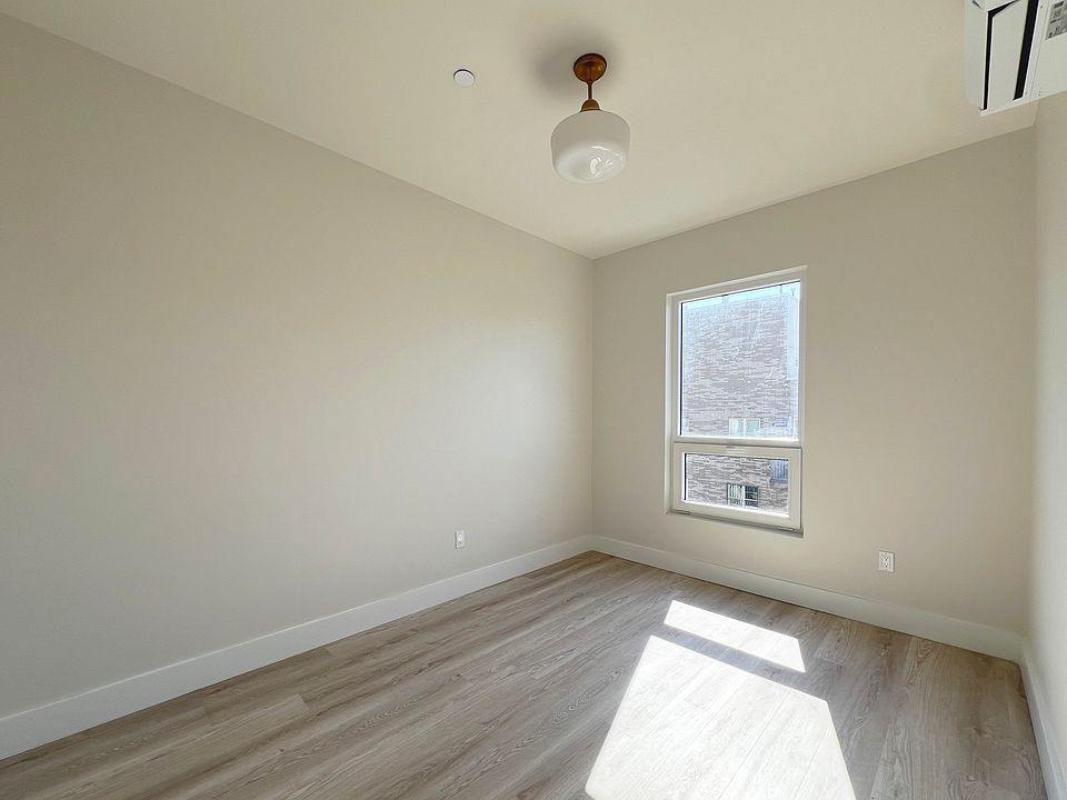 1st image of 950 Bedford Ave #2B