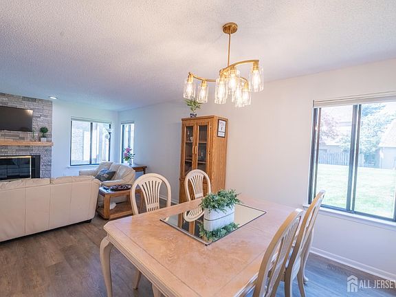3rd image of 21 Carriage Pl