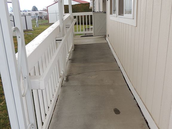 4th image of 18 W Washington Ave ##24