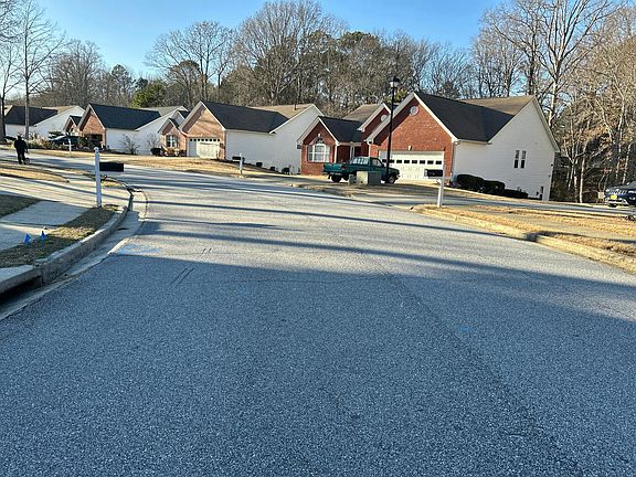 5th image of 2015 Heatherton Rd