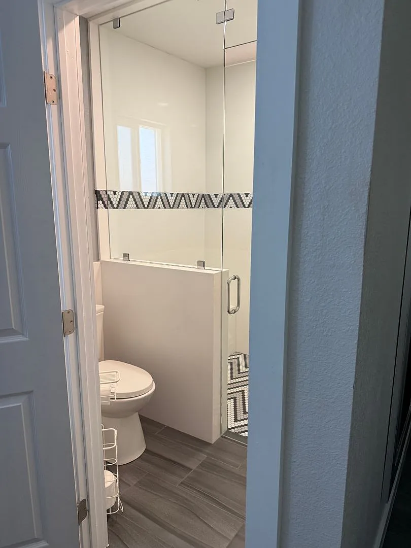 4-bedroom, 3-bath home in Redding- Location, Location, Location! — Photo 3