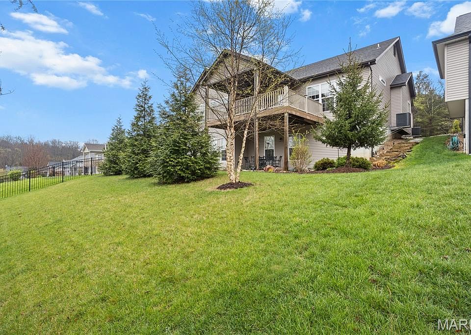 2nd image of 527 Amber Way Ct