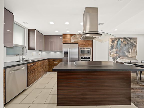 5th image of 257 S Hudson Ave Unit 304