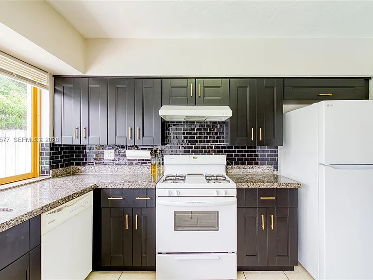 6620 NW 21st Ct — Photo 14