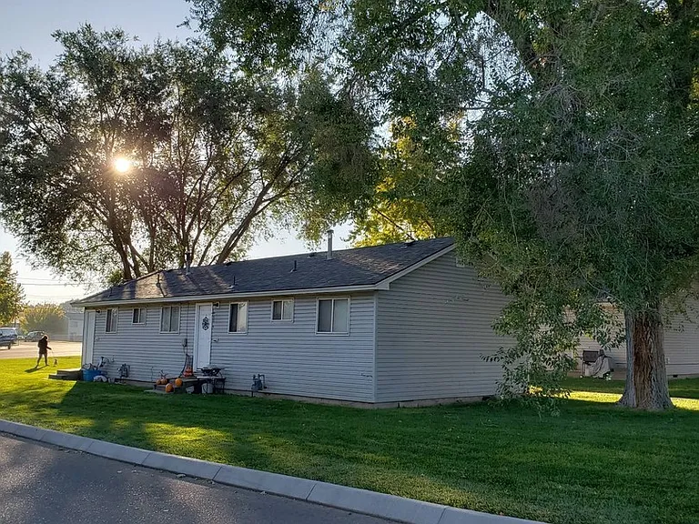 920 Maple St — Photo 1