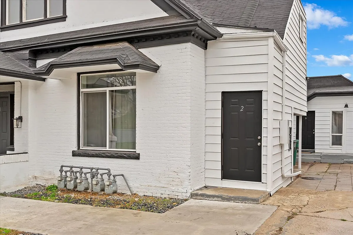 Building Photo - 2557 Adams Ave #2