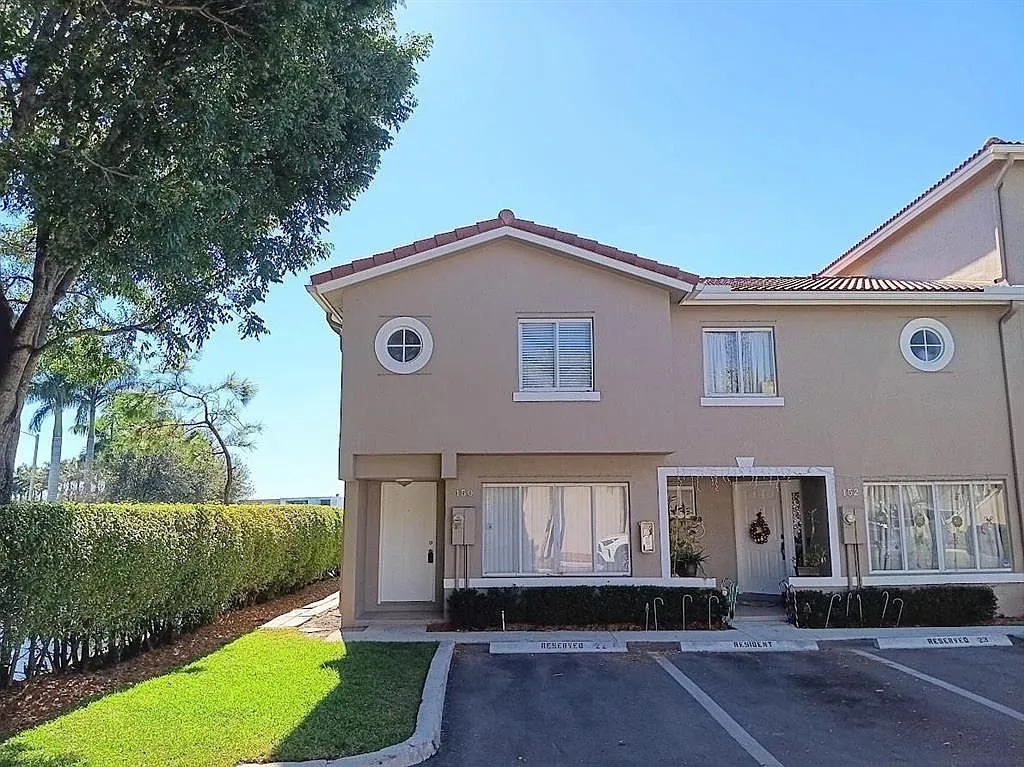 3 bed, 2.5 bath, 1351 sqft, $2,799 — Photo 2