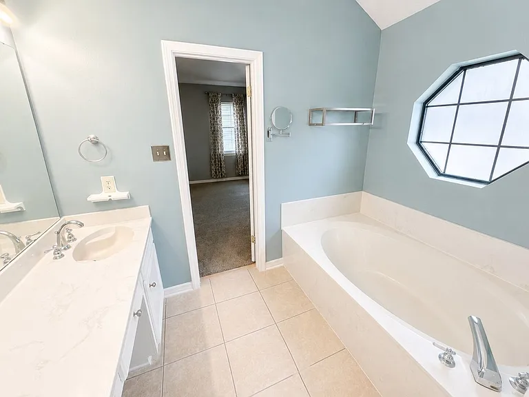 464 Mayfair Ct — Photo 5