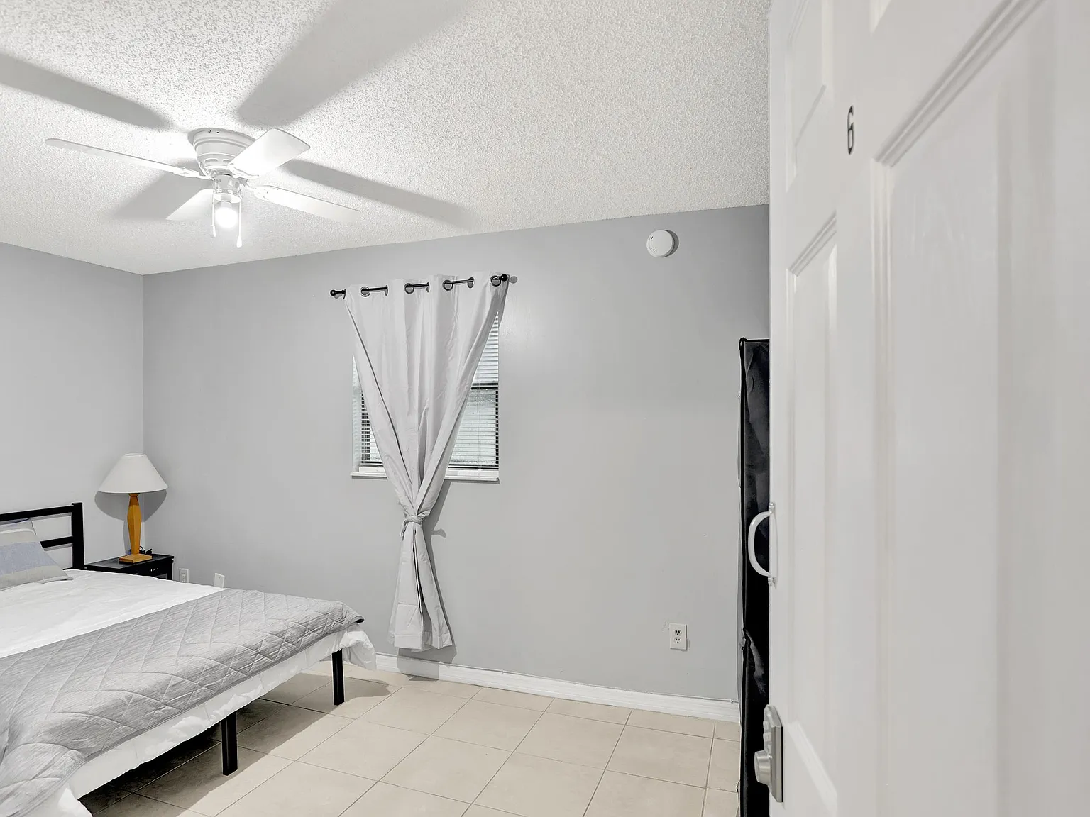 4 bed, 2.0 bath, 2052 sqft, $862 — Photo 1