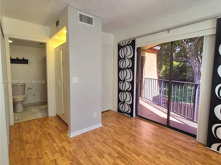 23106 Oxford Pl #D — Photo 18