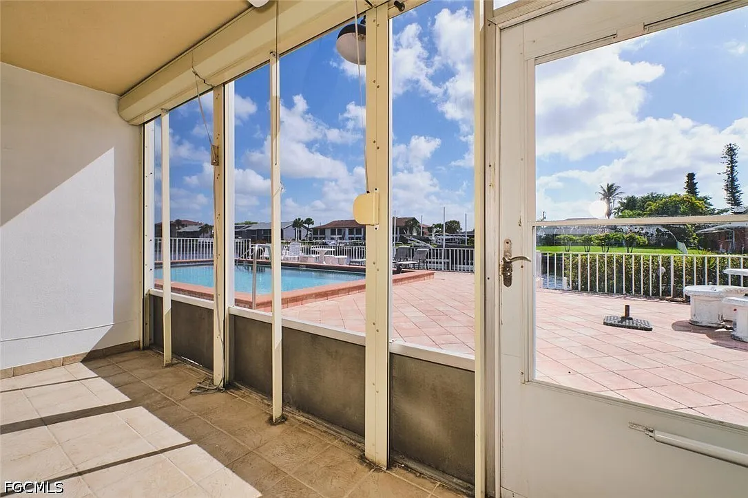 2 bed, 2.0 bath, 1262 sqft, $3,000 — Photo 3