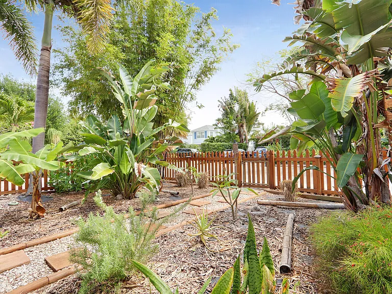 721 N Lakeside Dr — Photo 48