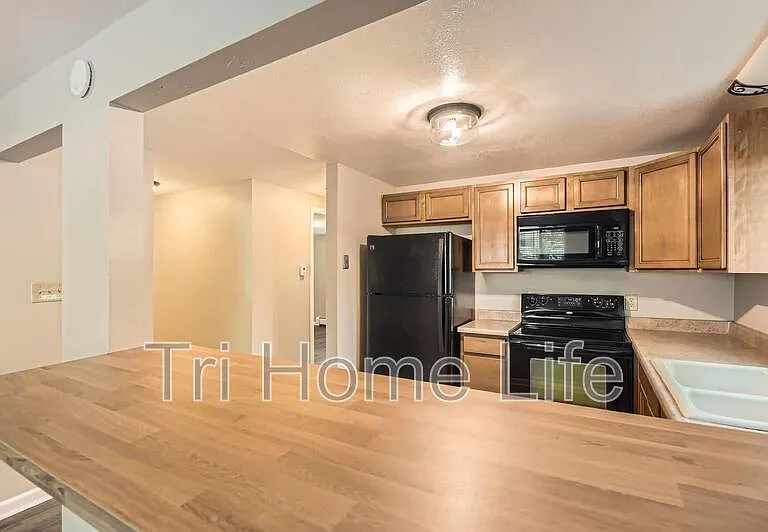 4725 S Acoma St — Photo 2