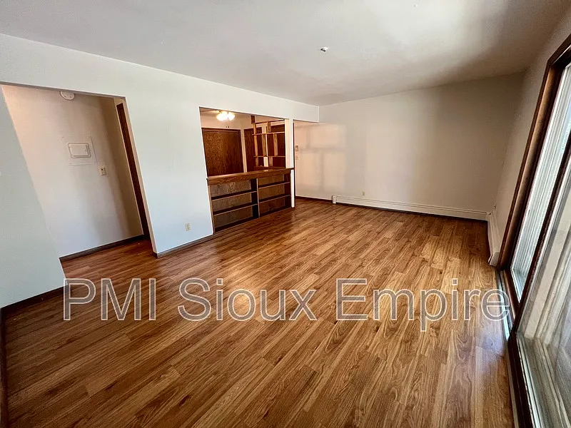 2 bed, 1.0 bath, 850 sqft, $850 — Photo 2