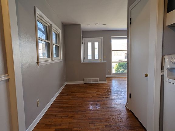 5th image of 830 E Greenlawn Ave