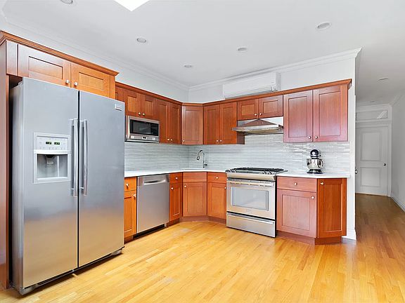 3rd image of 645 Warren St #3