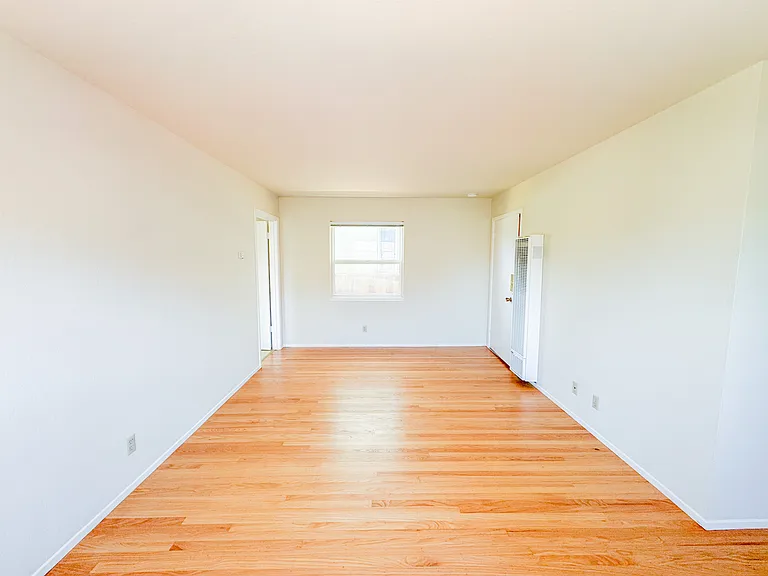 468 Acacia Ave — Photo 6