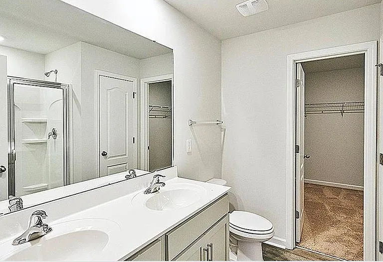 2025 Longshadow St — Photo 7