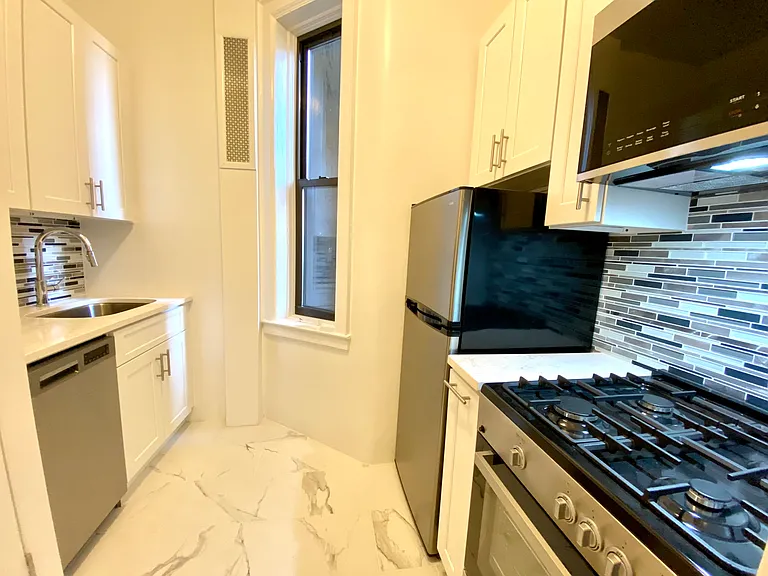 51 7th Ave S #1F — Photo 3
