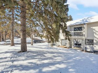 1542 N Oberlin Cir, Minneapolis, MN 55432