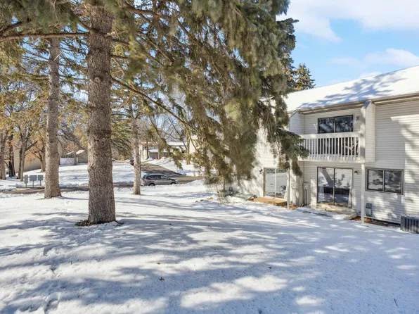 1542 N Oberlin Cir, Minneapolis, MN 55432